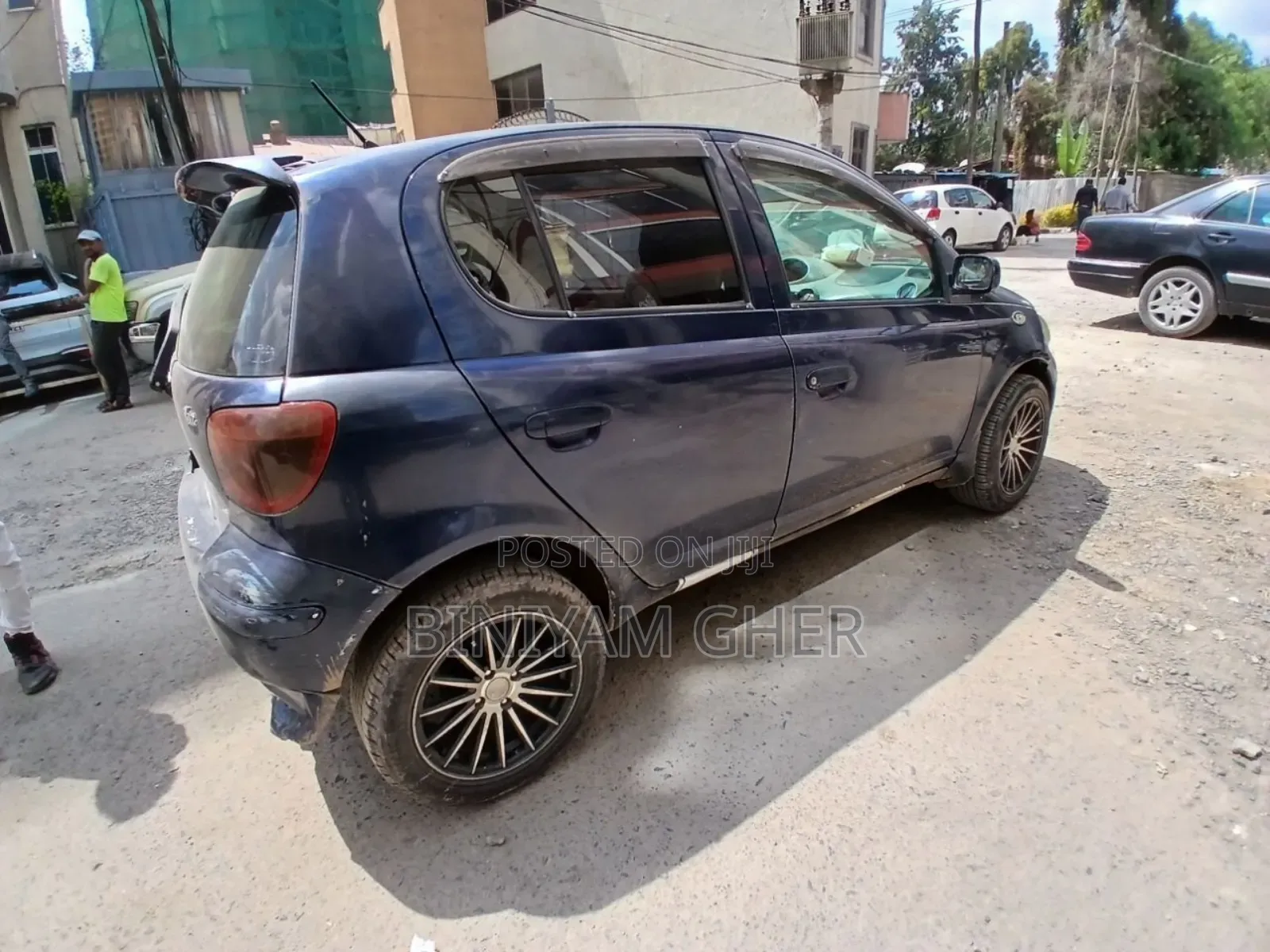 Toyota Vitz 2004 Blue