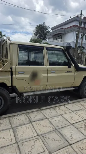 Toyota Land Cruiser 2021 Gold