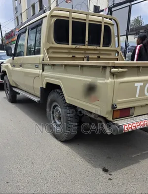 Toyota Land Cruiser 2021 Gold