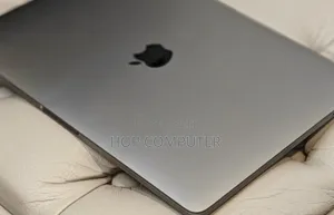 New Laptop Apple MacBook Pro 2019 16GB Intel Core I7 SSD 256GB