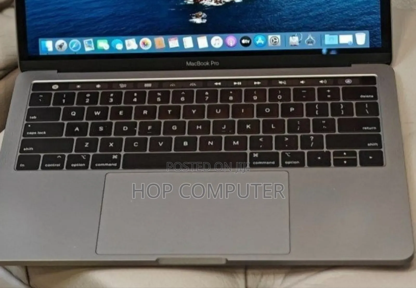 New Laptop Apple MacBook Pro 2019 16GB Intel Core I7 SSD 256GB