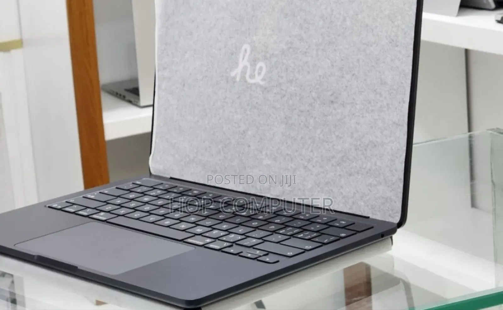 New Laptop Apple MacBook Air 2025 M4 13-Inch 16GB Apple M4 SSD 256GB