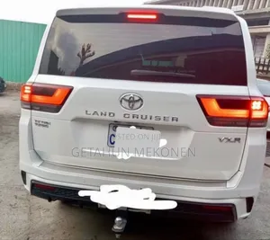 Toyota Land Cruiser 2022 White