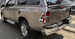 Toyota Hilux 2020 Gold