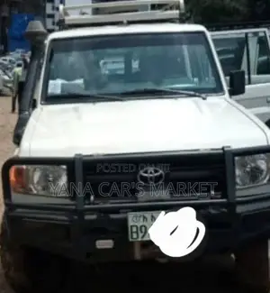 Toyota Land Cruiser 2015 White