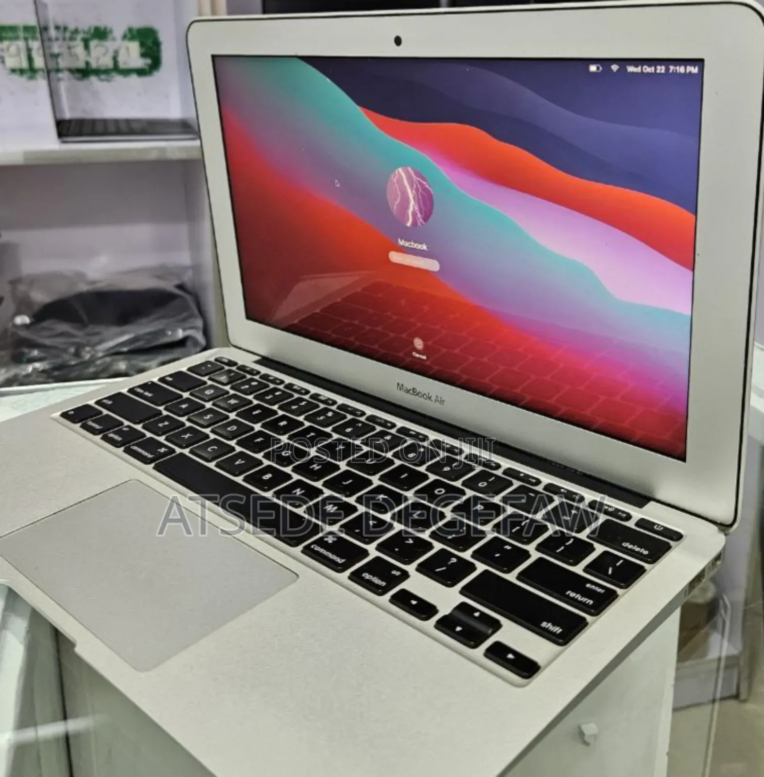 New Laptop Apple MacBook 2015 8GB Intel Core I5 SSD 128GB