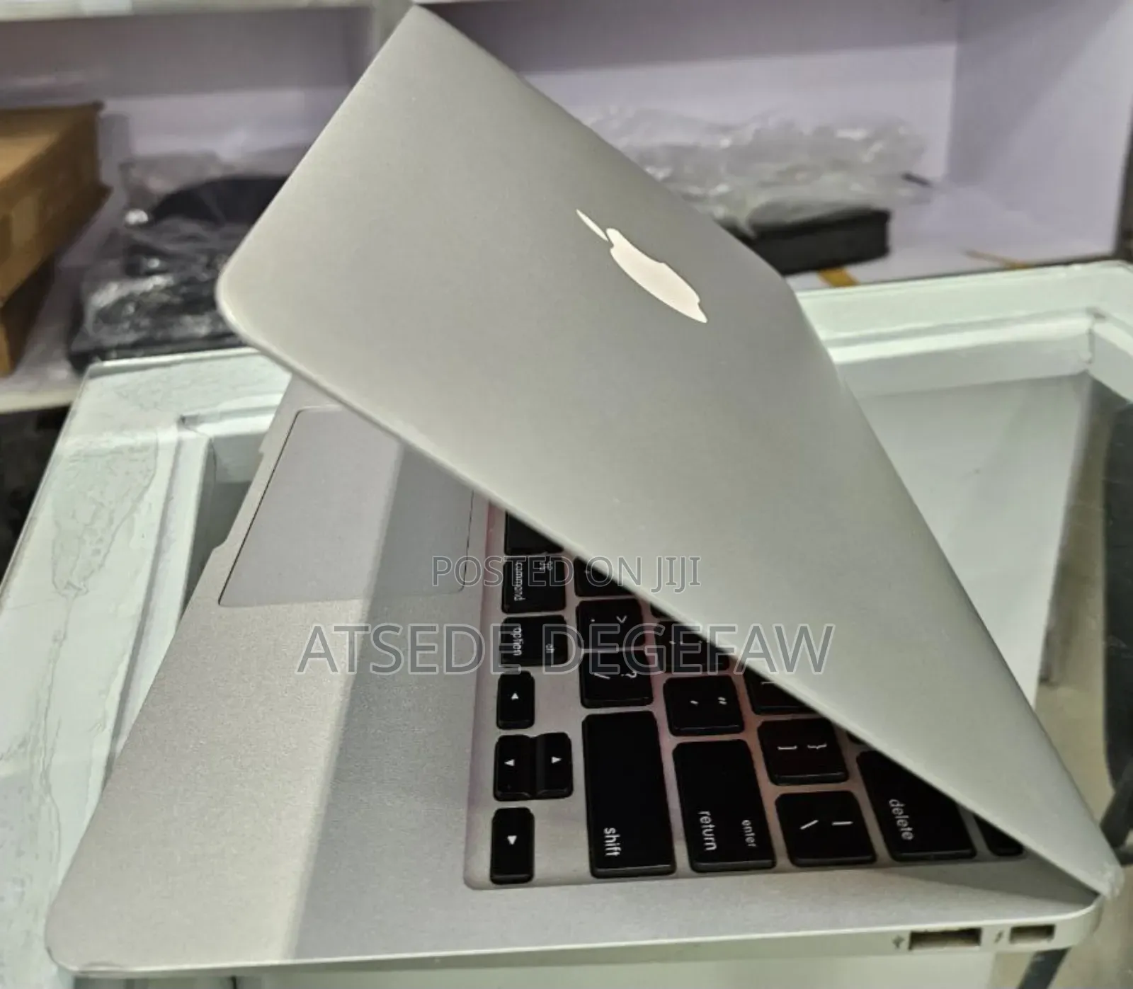 New Laptop Apple MacBook 2015 8GB Intel Core I5 SSD 128GB