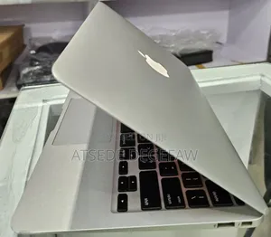 New Laptop Apple MacBook 2015 8GB Intel Core I5 SSD 128GB