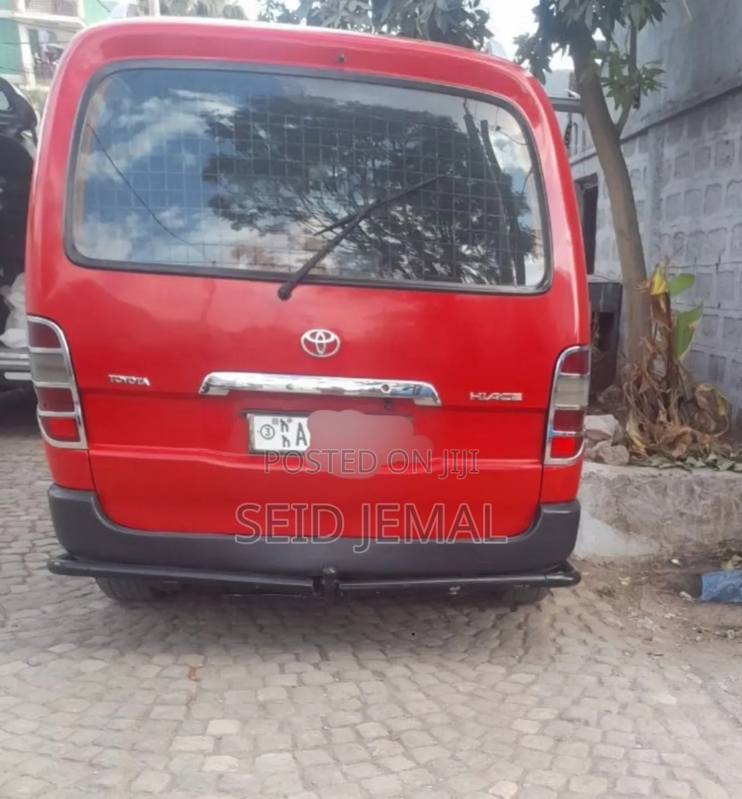 Toyota HiAce 2011 Red