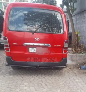 Toyota HiAce 2011 Red
