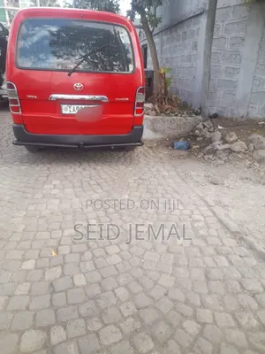 Toyota HiAce 2011 Red