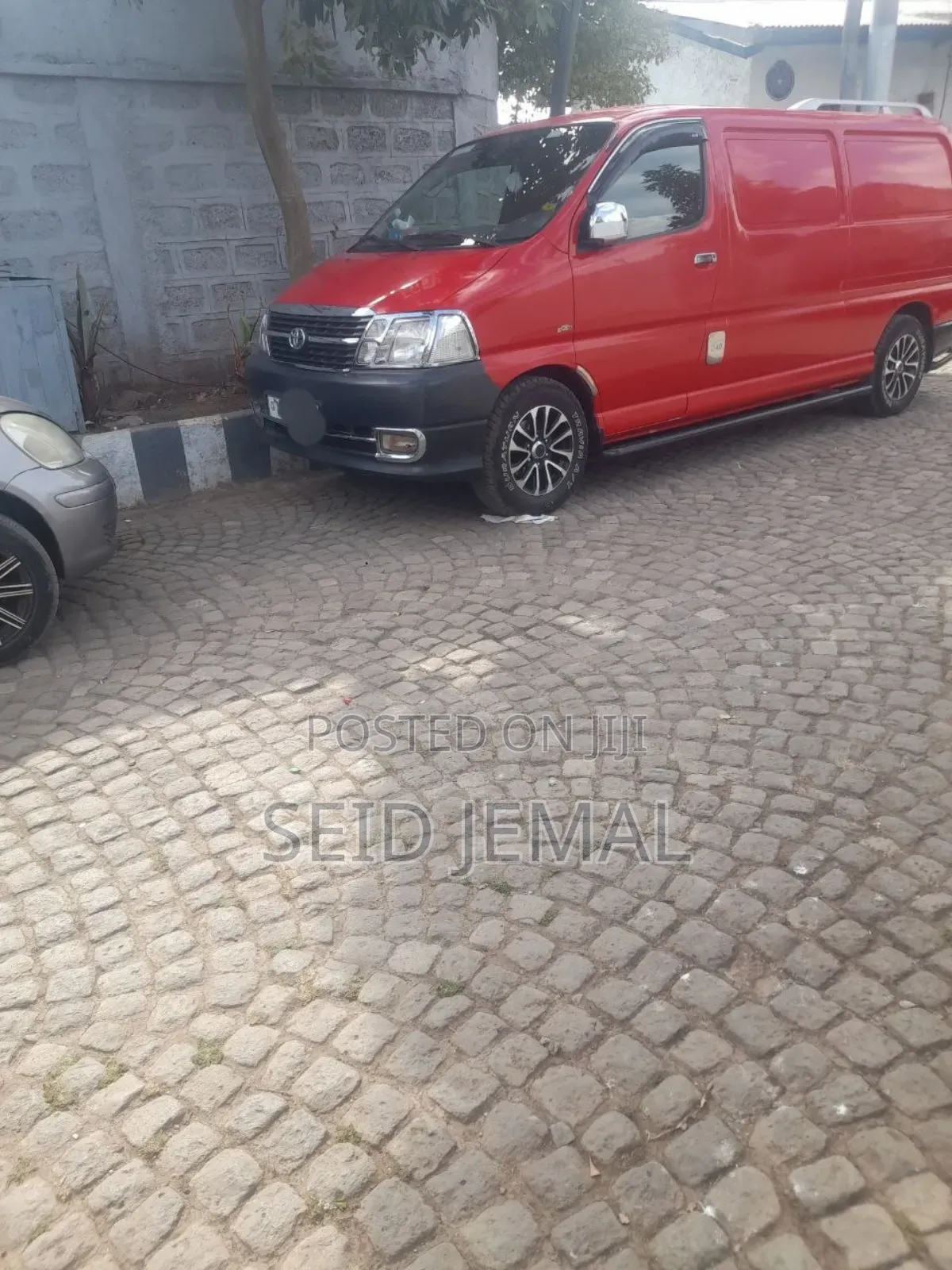 Toyota HiAce 2011 Red