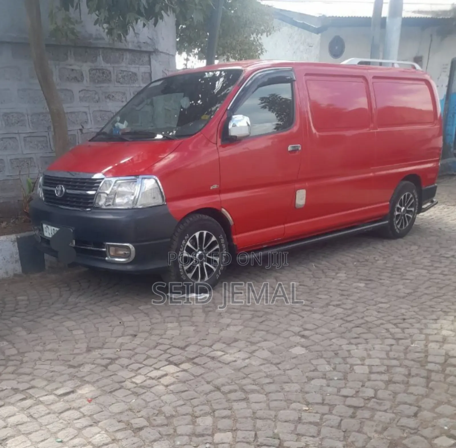 Toyota HiAce 2011 Red