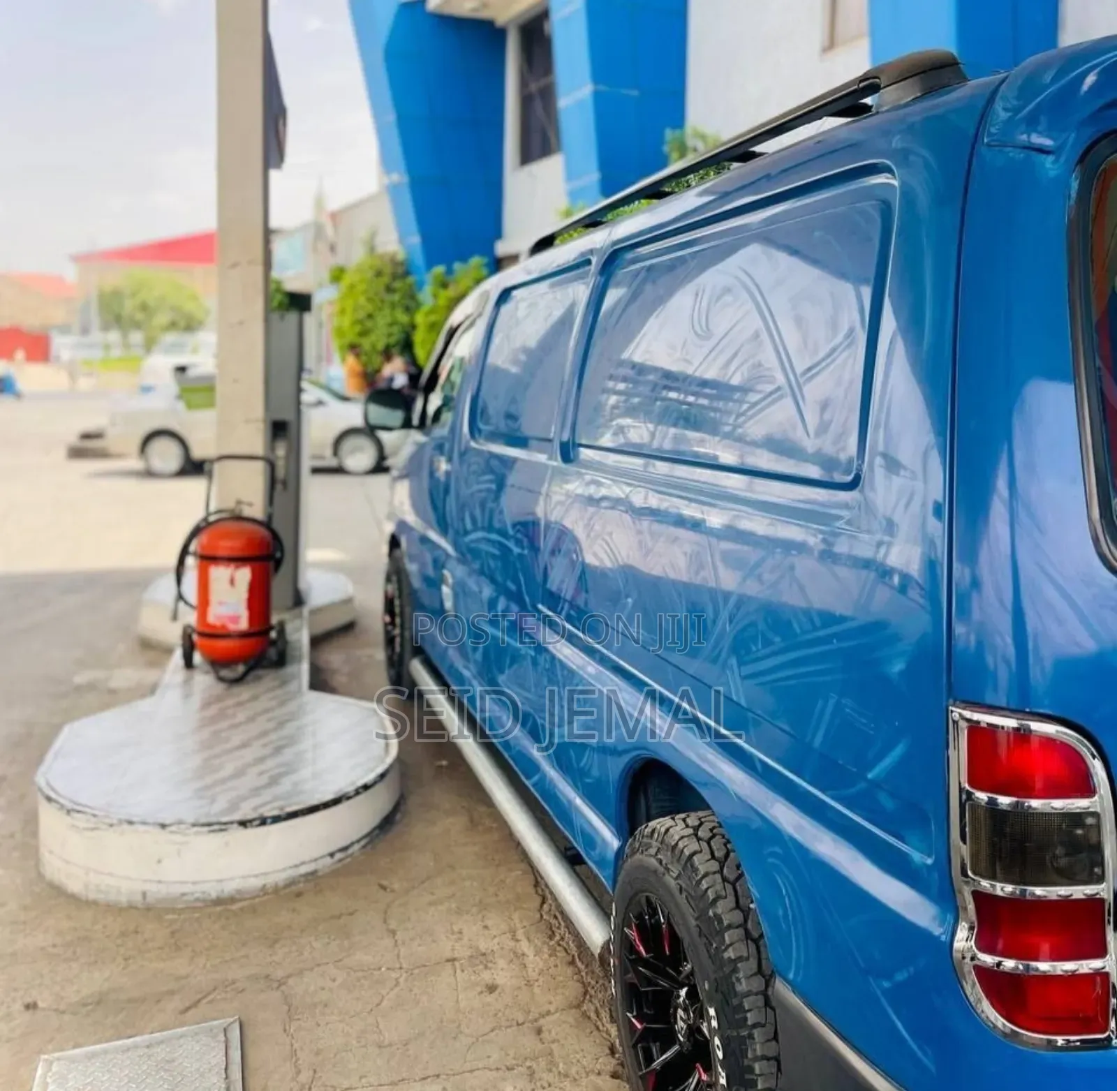 Toyota HiAce 2011 Blue