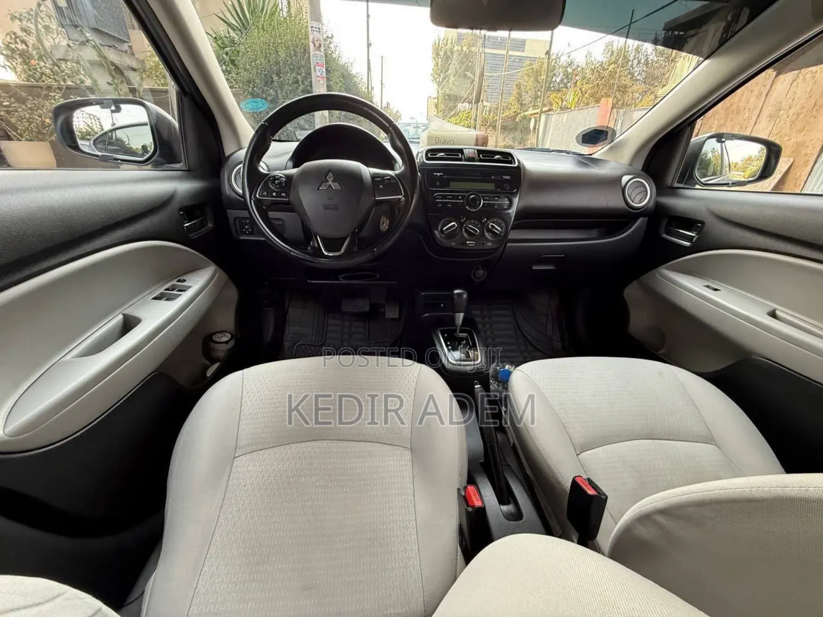 Mitsubishi Attrage 2021 Silver