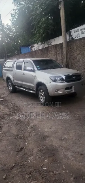 Toyota Hilux 2009 Gold