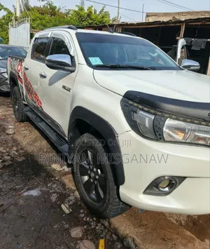 Toyota Hilux 2020 White