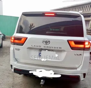 Toyota Land Cruiser 2023 White