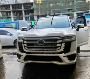 Toyota Land Cruiser 2023 White