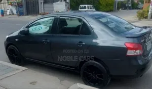 Toyota Yaris 2011 Gray