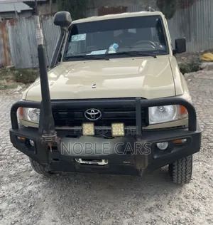 Toyota Land Cruiser 2020 Gold