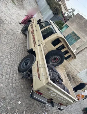 Toyota Land Cruiser 2020 Gold