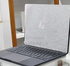 New Laptop Apple MacBook Air 2025 M4 13-Inch 16GB Apple M4 SSD 256GB