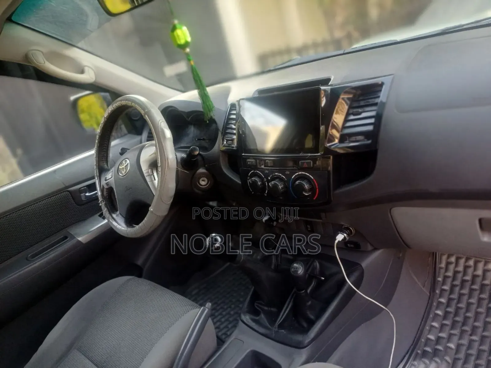 Toyota Hilux 2013 Gold