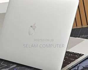 New Laptop Apple MacBook Pro 2017 8GB Intel Core I7 SSD 512GB