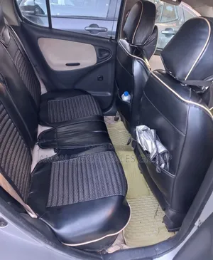 Toyota Vitz 2004 Silver