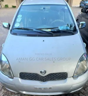 Toyota Vitz 2004 Silver