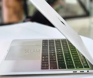 New Laptop Apple MacBook Pro 2018 8GB Intel Core I5 SSD 256GB