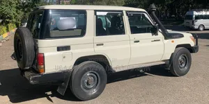 Toyota Land Cruiser 2013 White