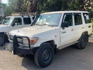 Toyota Land Cruiser 2013 White