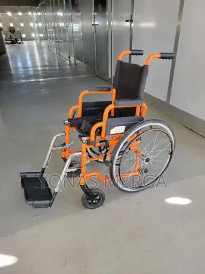 Wheelchair W/Safety Belt for Children冬脅wheelchair for Kids