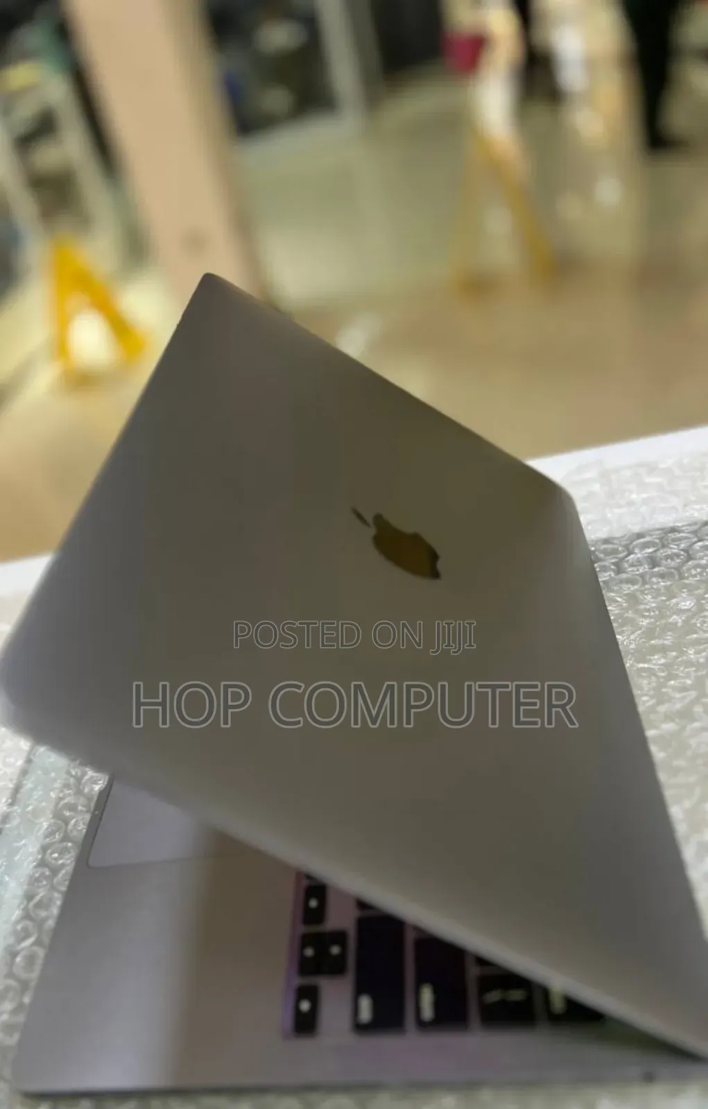 New Laptop Apple MacBook Pro 2020 M1 8GB Apple M1 SSD 256GB