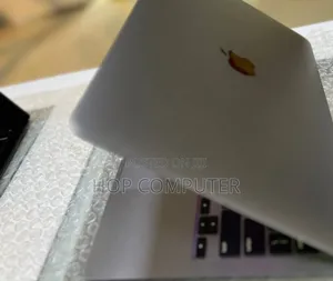 New Laptop Apple MacBook Pro 2020 M1 8GB Apple M1 SSD 256GB