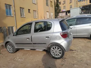 Toyota Vitz 2001 Silver