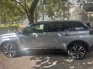 Peugeot 5008 2020 Gray