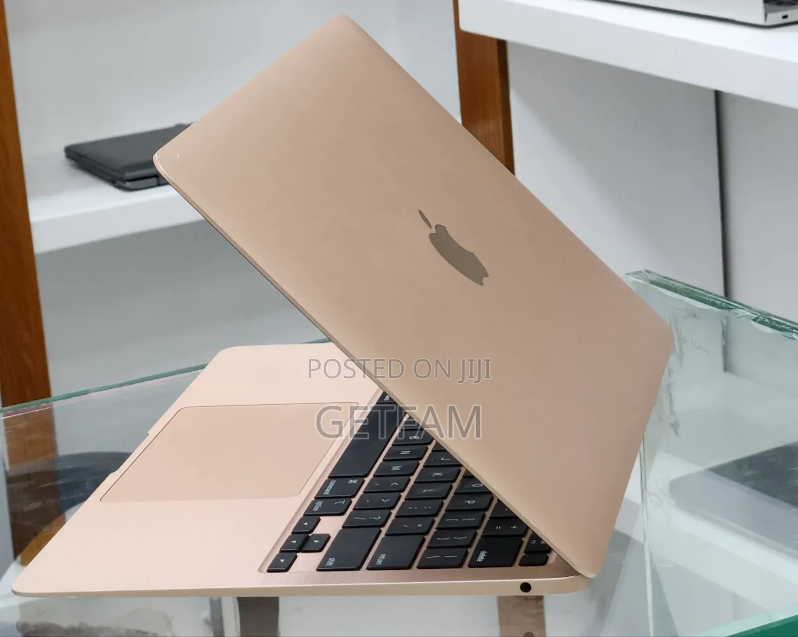 New Laptop Apple MacBook Pro M1 8GB Apple M1 SSD 256GB