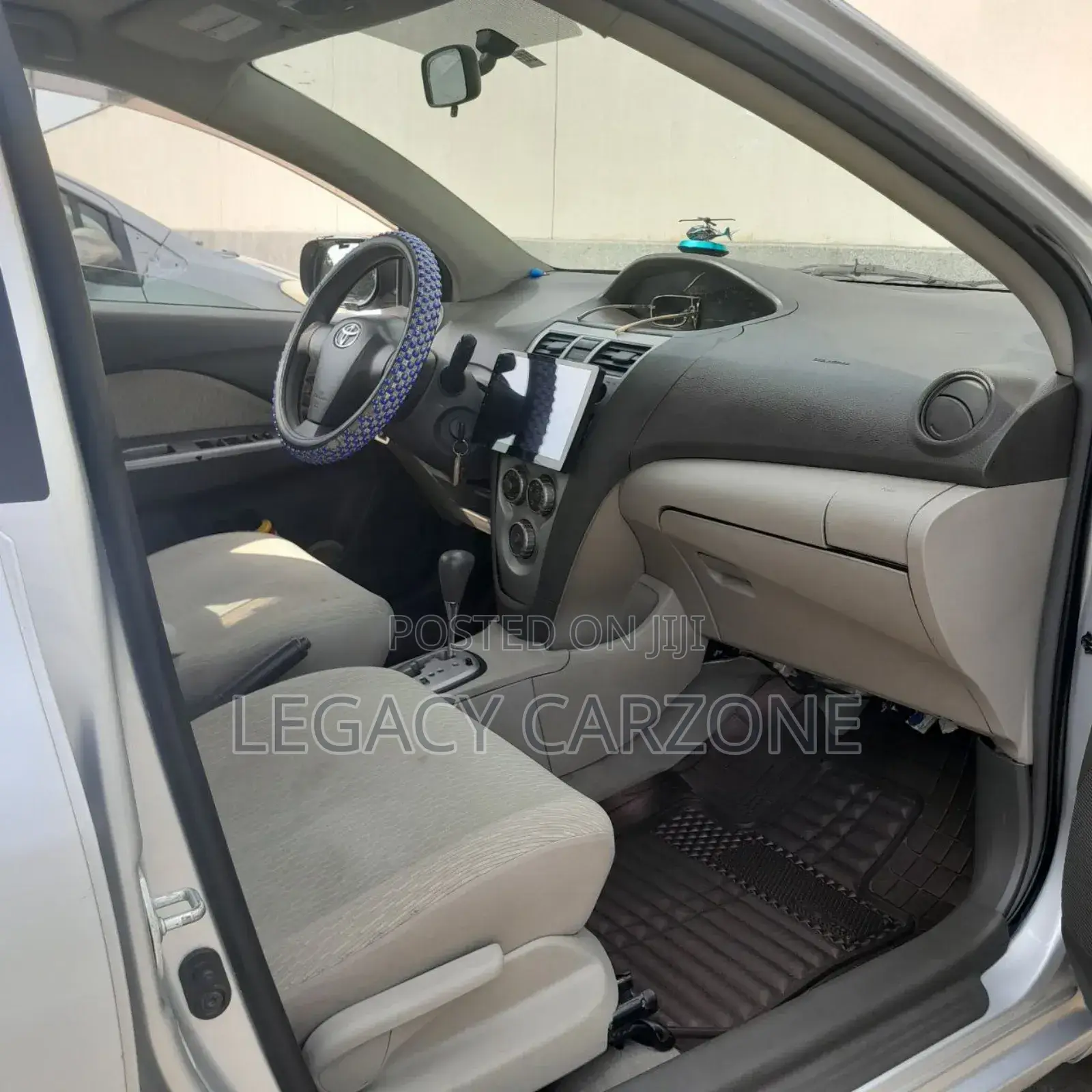 Toyota Belta 2009 Silver