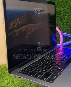 New Laptop Apple MacBook 2020 8GB Intel SSD 256GB