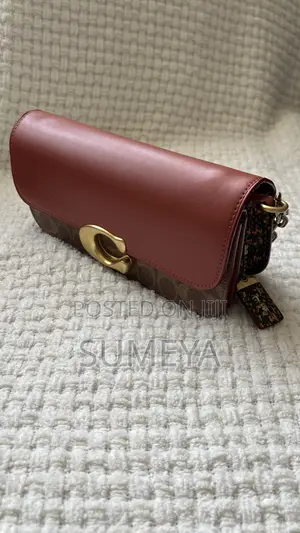 Coach Crossbody Bag – Elegant Stylish