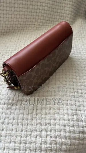 Coach Crossbody Bag – Elegant Stylish