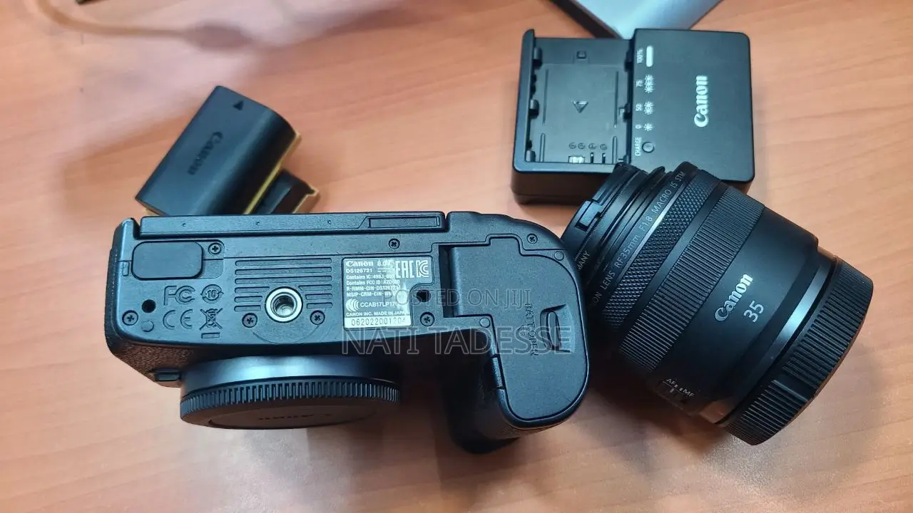 Canon Eos R With Canon Rf 35mm Lens