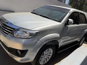 Toyota Fortuner 2013 Gold