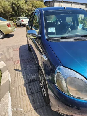 Toyota Vitz 2000 Blue