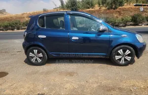 Toyota Vitz 2000 Blue