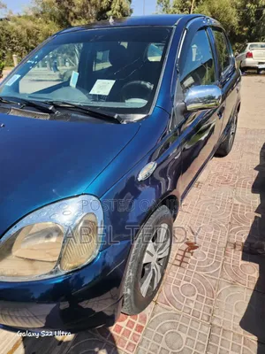 Toyota Vitz 2000 Blue