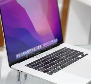 New Laptop Apple MacBook Pro 2019 16GB Intel Core I7 SSD 512GB